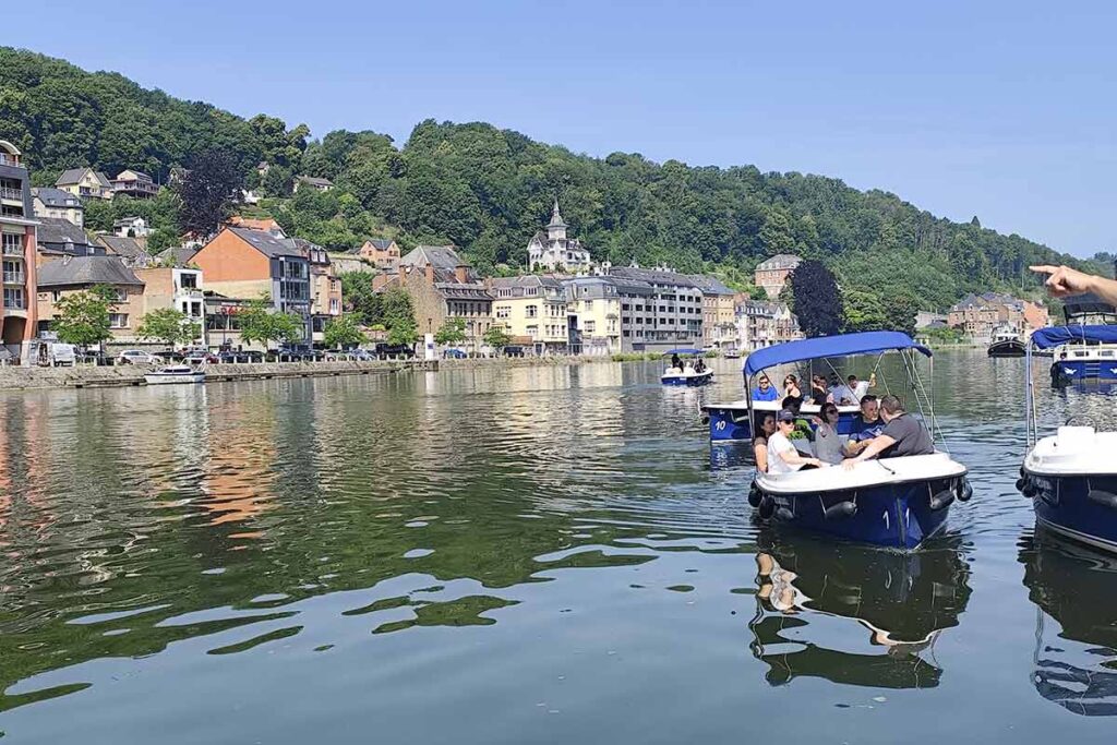 teambuilding-evenement-aprilys-bateau-dinant Teambuilding course de bâteau
