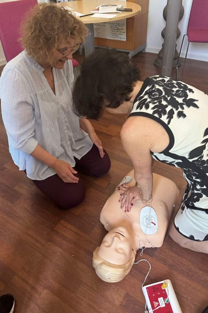 premiers-secours-formation-massage-cardiaque exercice massage cardiaque formation premiers secours